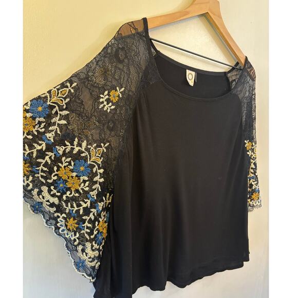 Akemi + Kin Anthropologie Black Embroidered Flutter Top Size XS - Picture 6 of 7